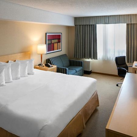 Quality Inn And Suites Montreal East Zewnętrze zdjęcie