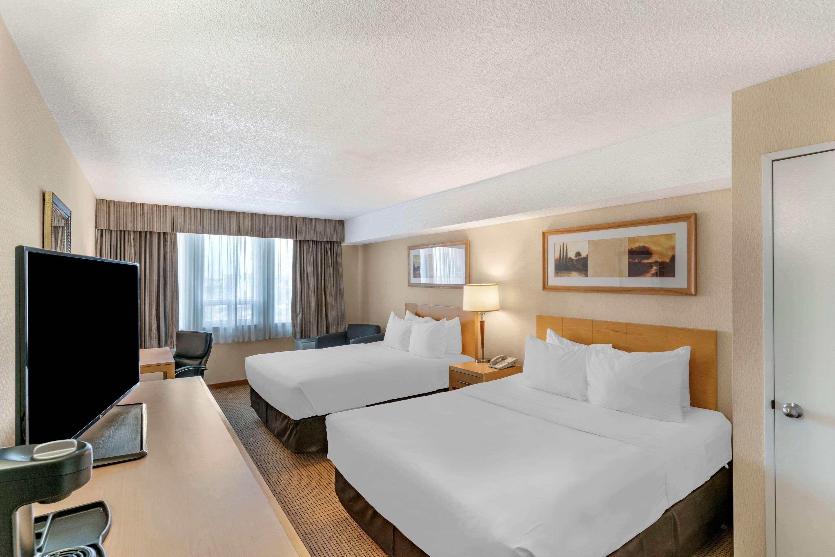 Quality Inn And Suites Montreal East Zewnętrze zdjęcie