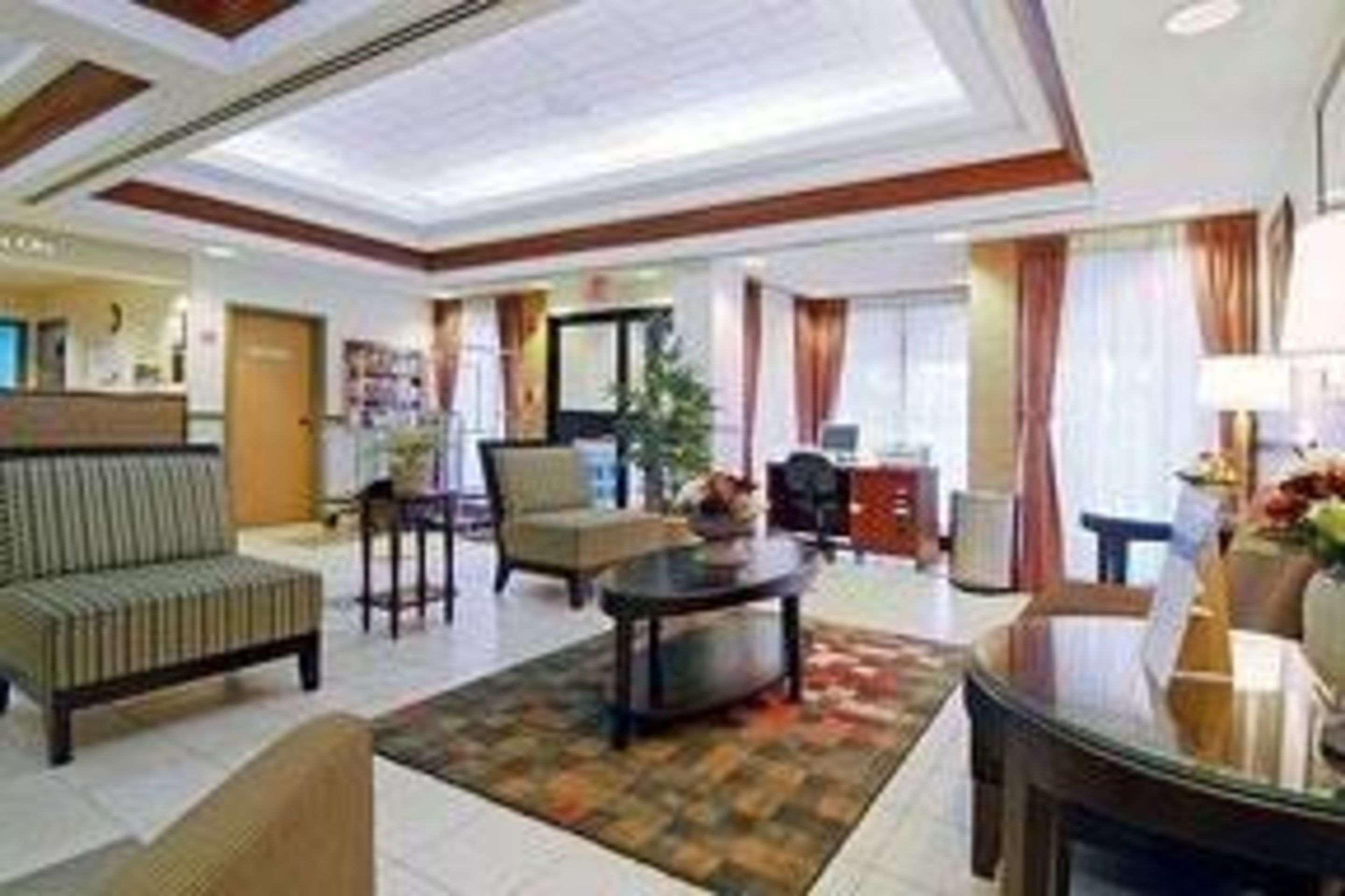 Quality Inn And Suites Montreal East Zewnętrze zdjęcie