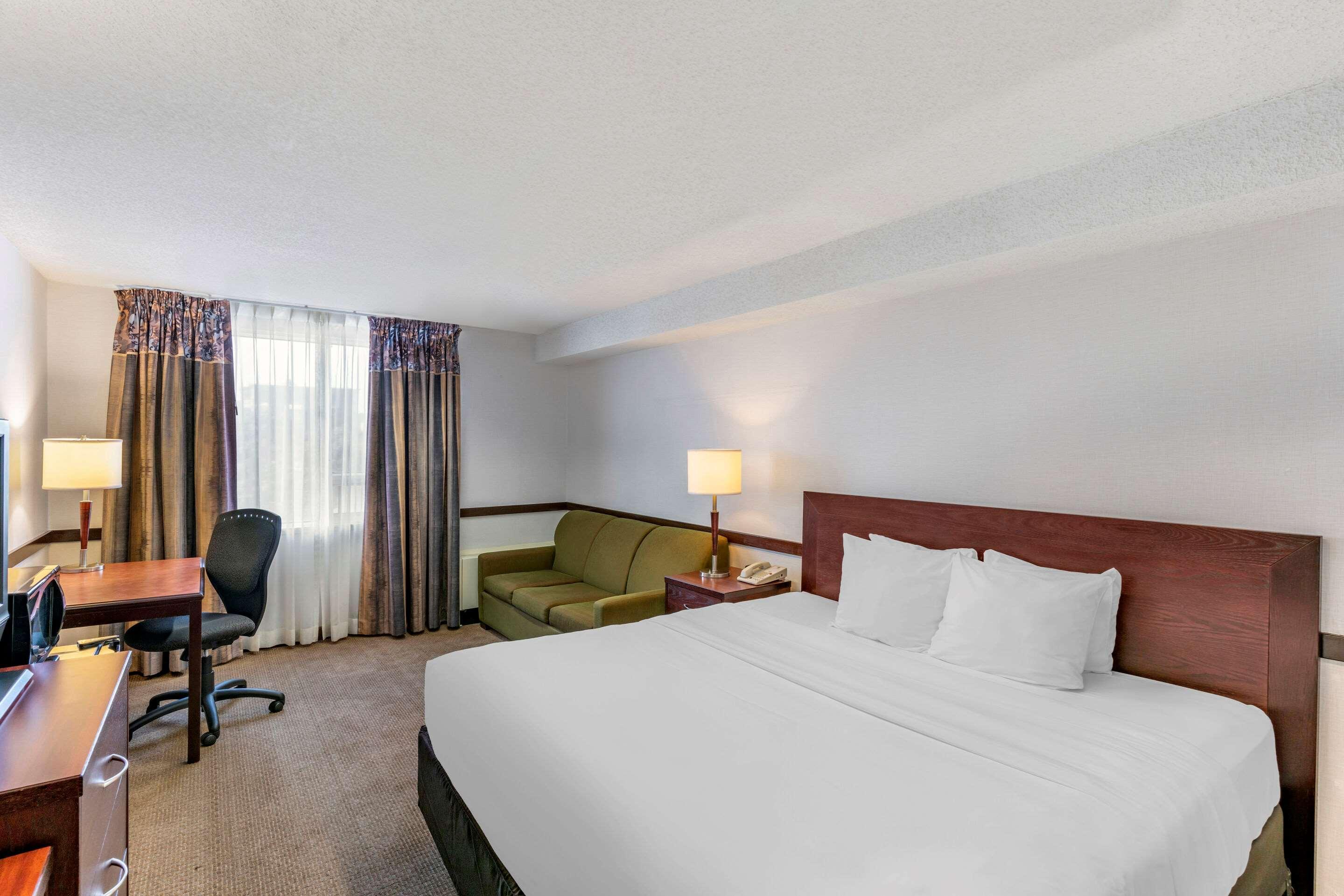 Quality Inn And Suites Montreal East Zewnętrze zdjęcie