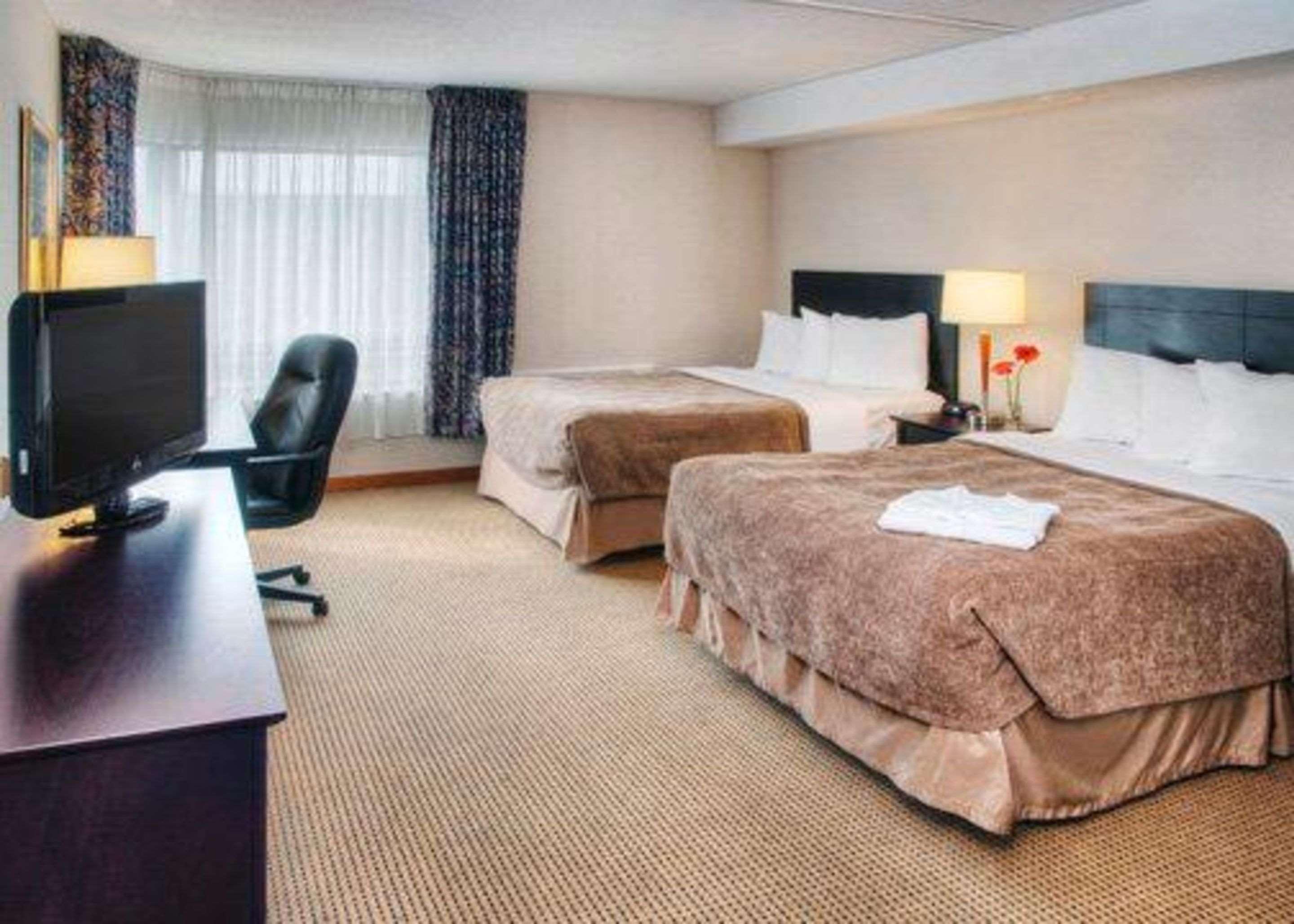 Quality Inn And Suites Montreal East Zewnętrze zdjęcie