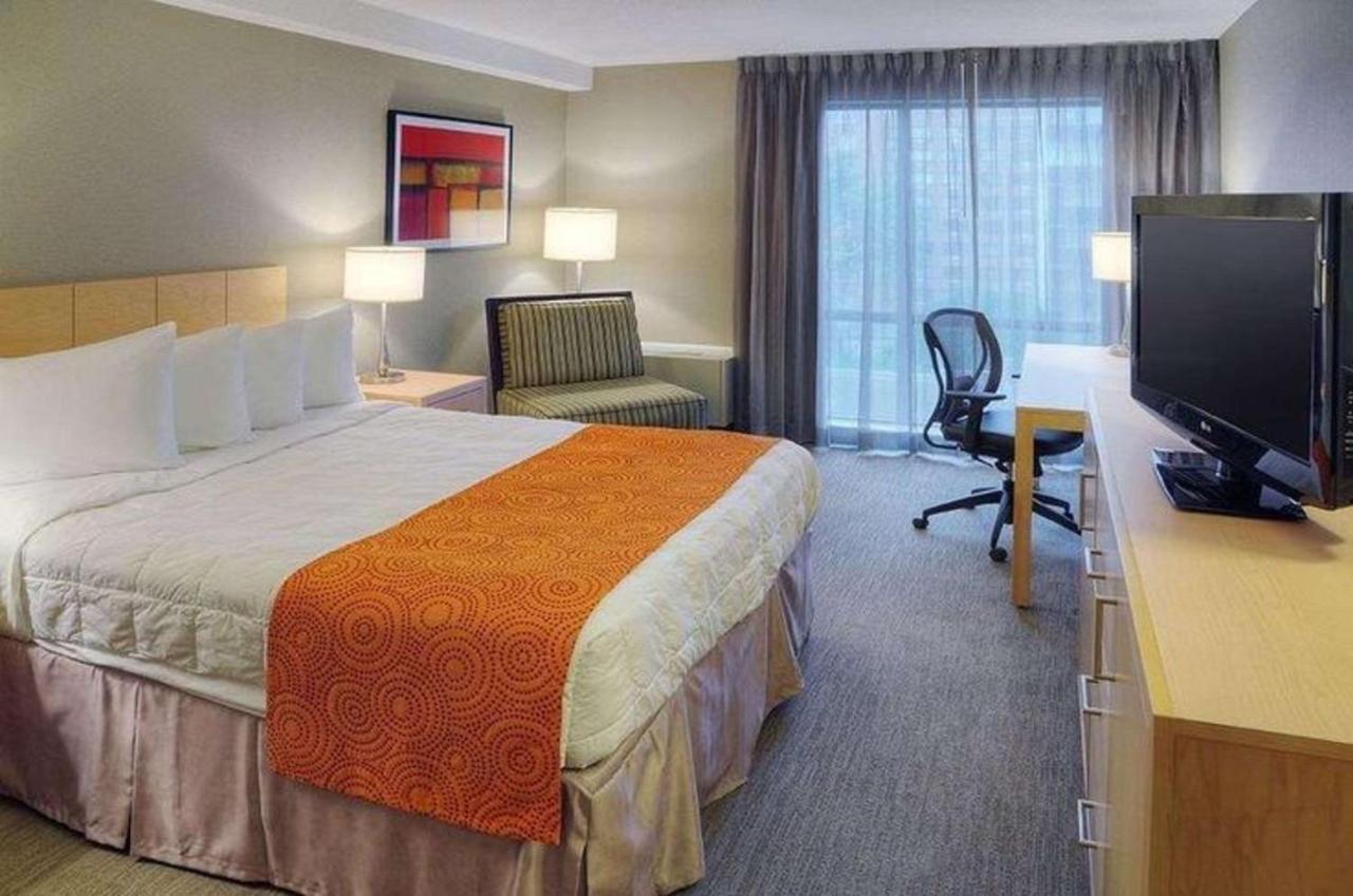 Quality Inn And Suites Montreal East Zewnętrze zdjęcie